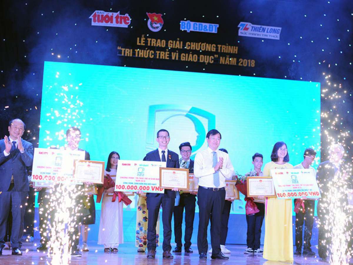[thanhnien] Hành trình 25 năm để học và tập sự với những bài toán của thực tế
