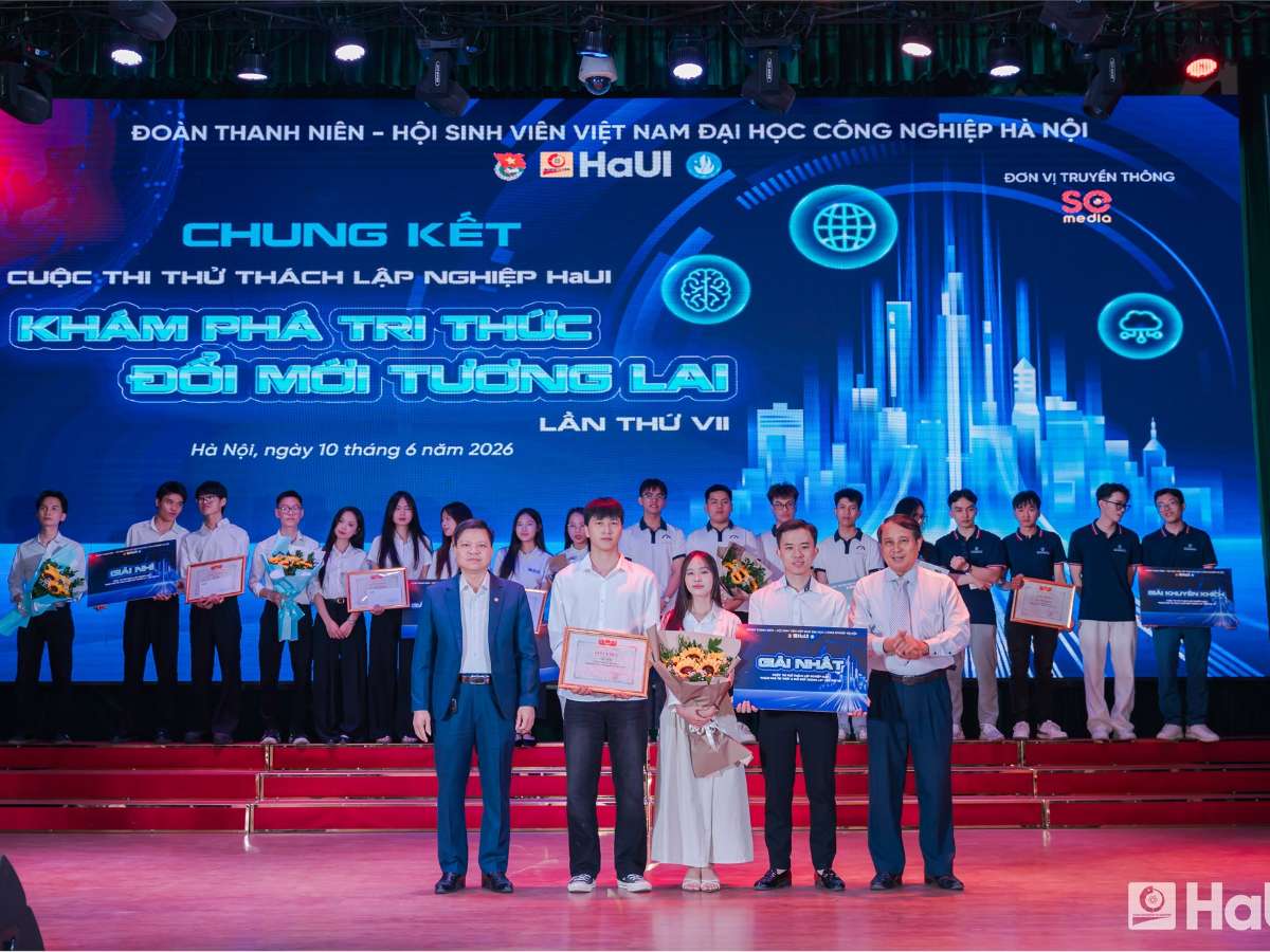 Công nghệ kỹ thuật điều khiển và tự động hóa - Kỹ thuật sản xuất thông minh: Hai chương trình đào tạo cho công nghiệp hiện đại