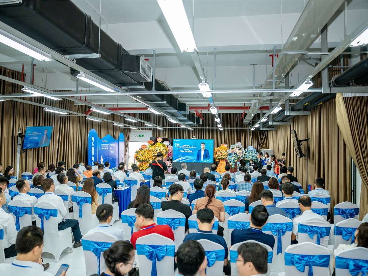 HaUI and Foxconn enhance strategic cooperation in education, research, and technology innovation