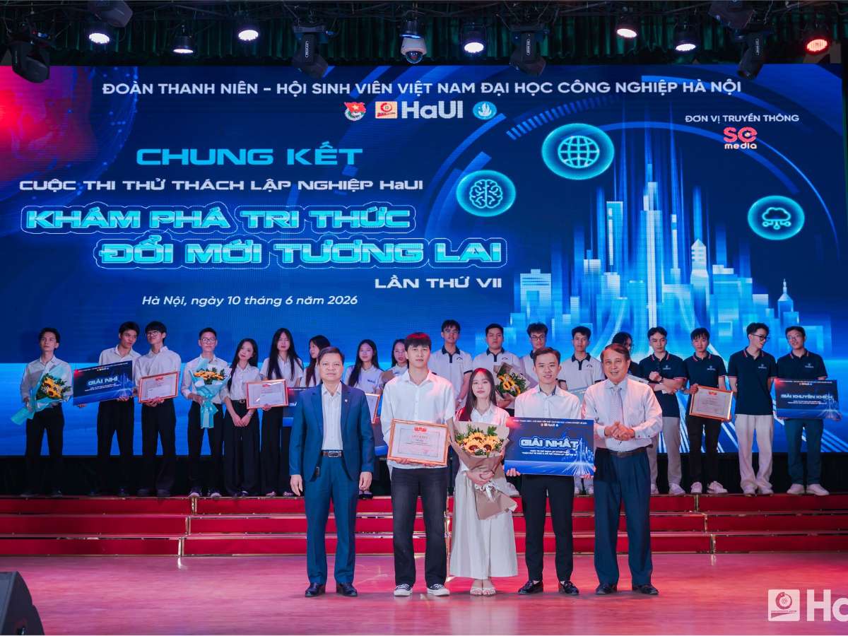 LumiЯ wins First Prize at the 7th HaUI Startup Challenge