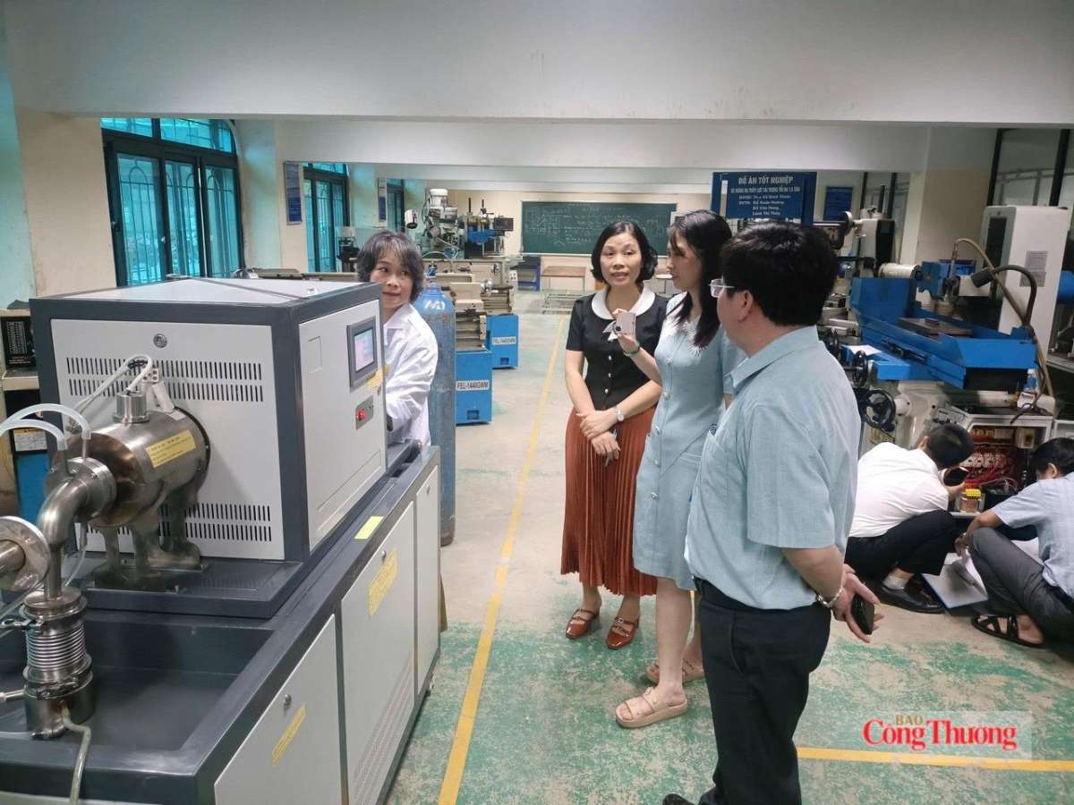 [congthuong] Biến bụi lò luyện thép thành tài nguyên bằng công nghệ vi sóng