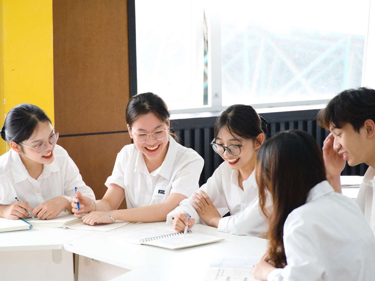 9 lý do lựa chọn Chương trình đào tạo bằng tiếng Anh tại Đại học Công nghiệp Hà Nội