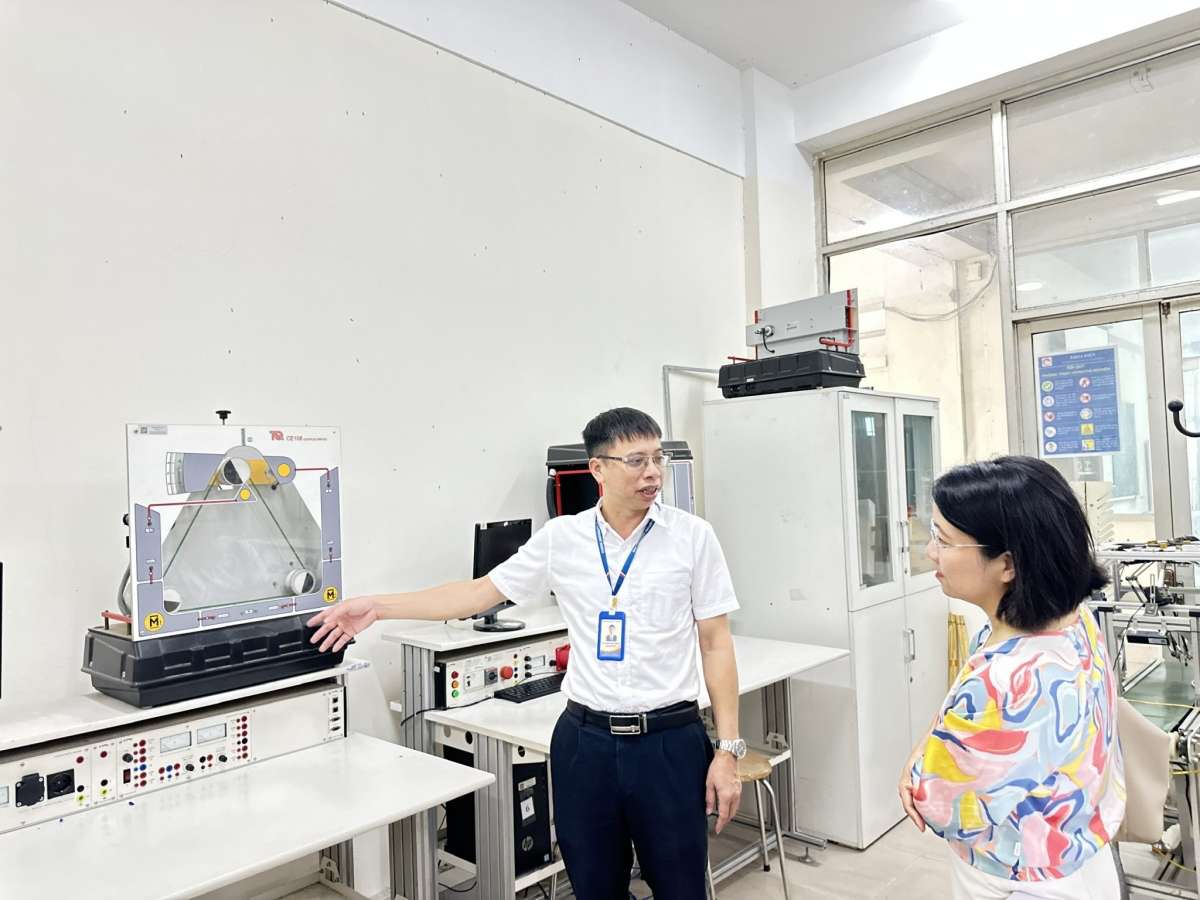 [tudonghoangaynay] Điểm chuẩn ngành Tự động hóa vụt cao, trang bị gì cho người học từ bậc phổ thông đến đại học?