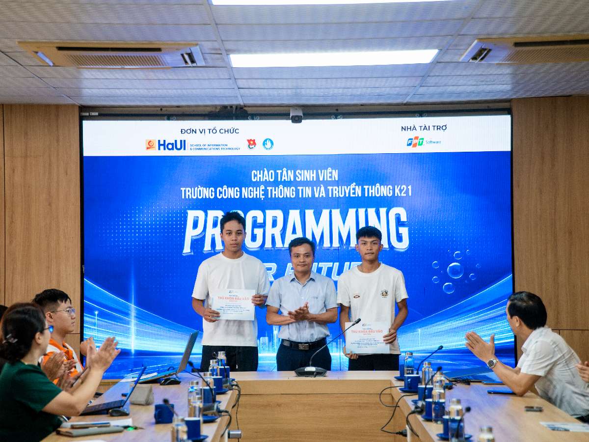 Bứt phá với lộ trình cử nhân đại học cùng các chương trình đào tạo bằng tiếng Anh tại HaUI
