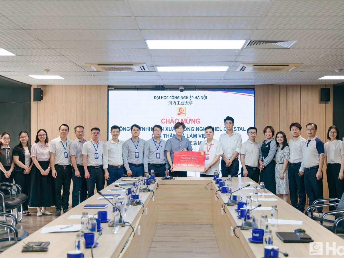HaUI and Biel Crystal strengthen cooperation in training and high-tech human resource development