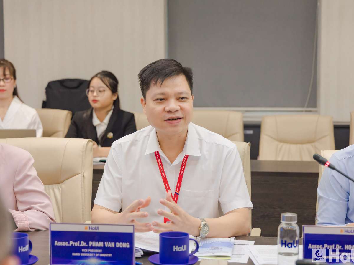 [thuongtruong] Từ giảng đường Hà Nội đến cơ hội tại Bulgari