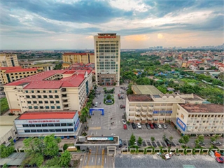 [cafef] Đúng năm nay, 1 trường ĐH công lập mở hàng loạt ngành học 100% bằng tiếng Anh: Nhiều "ngành hot" như Ô tô, Khoa học máy tính, số suất có hạn