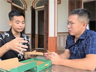 [cand] Chàng trai xứ Thanh đưa rơm Việt lên sàn thương mại điện tử quốc tế