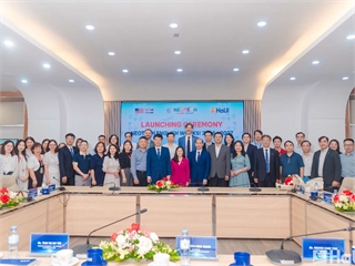 [vietnam] Đại sứ Hoa Kỳ Jennifer Wicks dự khai giảng NeoTECH English Works tại HaUI