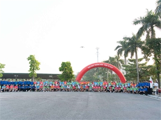 Giải chạy “Run for Student” Trường Điện - Điện tử năm 2026: Dấu ấn thể thao và hành trình lan tỏa yêu thương tại Đại học Công nghiệp Hà Nội
