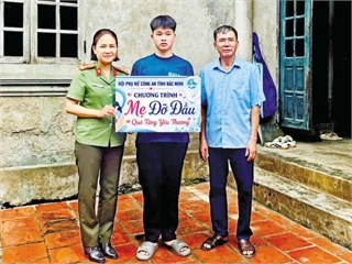 [baobacninh] Ấm áp vòng tay “mẹ đỡ đầu”, “anh nuôi” công an