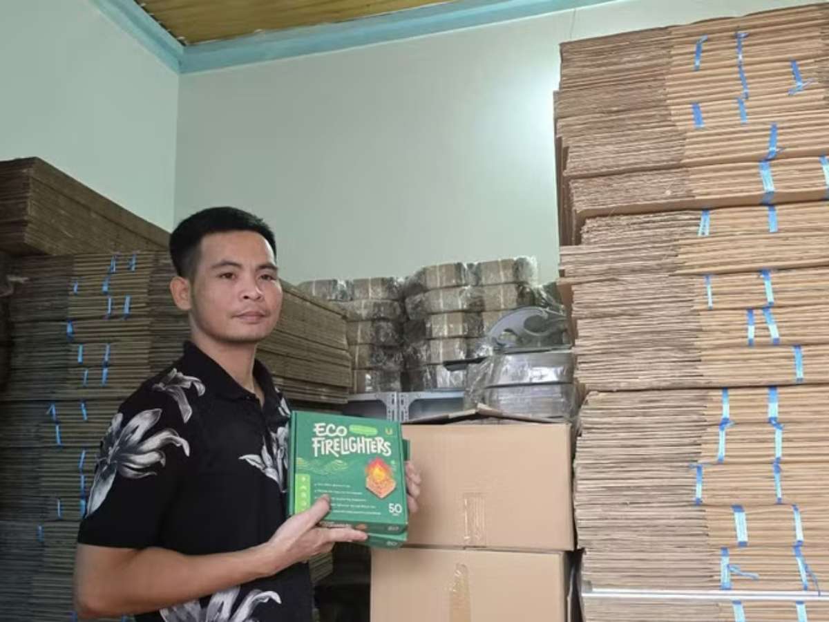 [giaoducthudo] Chàng trai xứ Thanh biến rơm thành sản phẩm xuất khẩu