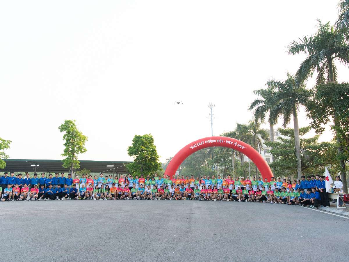 Giải chạy “Run for Student” Trường Điện - Điện tử năm 2026: Dấu ấn thể thao và hành trình lan tỏa yêu thương tại Đại học Công nghiệp Hà Nội