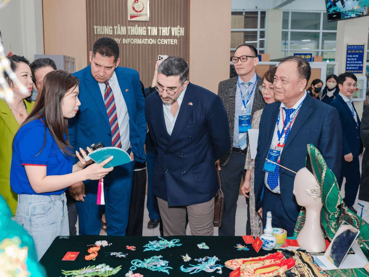 [daibieunhandan] Đại học Công nghiệp Hà Nội: Xây dựng hệ sinh thái đưa nghiên cứu vào thực tiễn