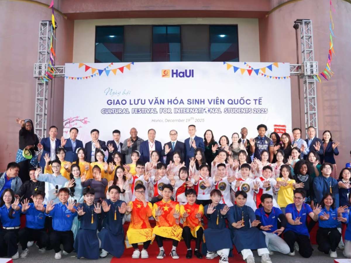 [congluan] Chương trình đào tạo bằng tiếng Anh tại HaUI: Chắp cánh tương lai hội nhập