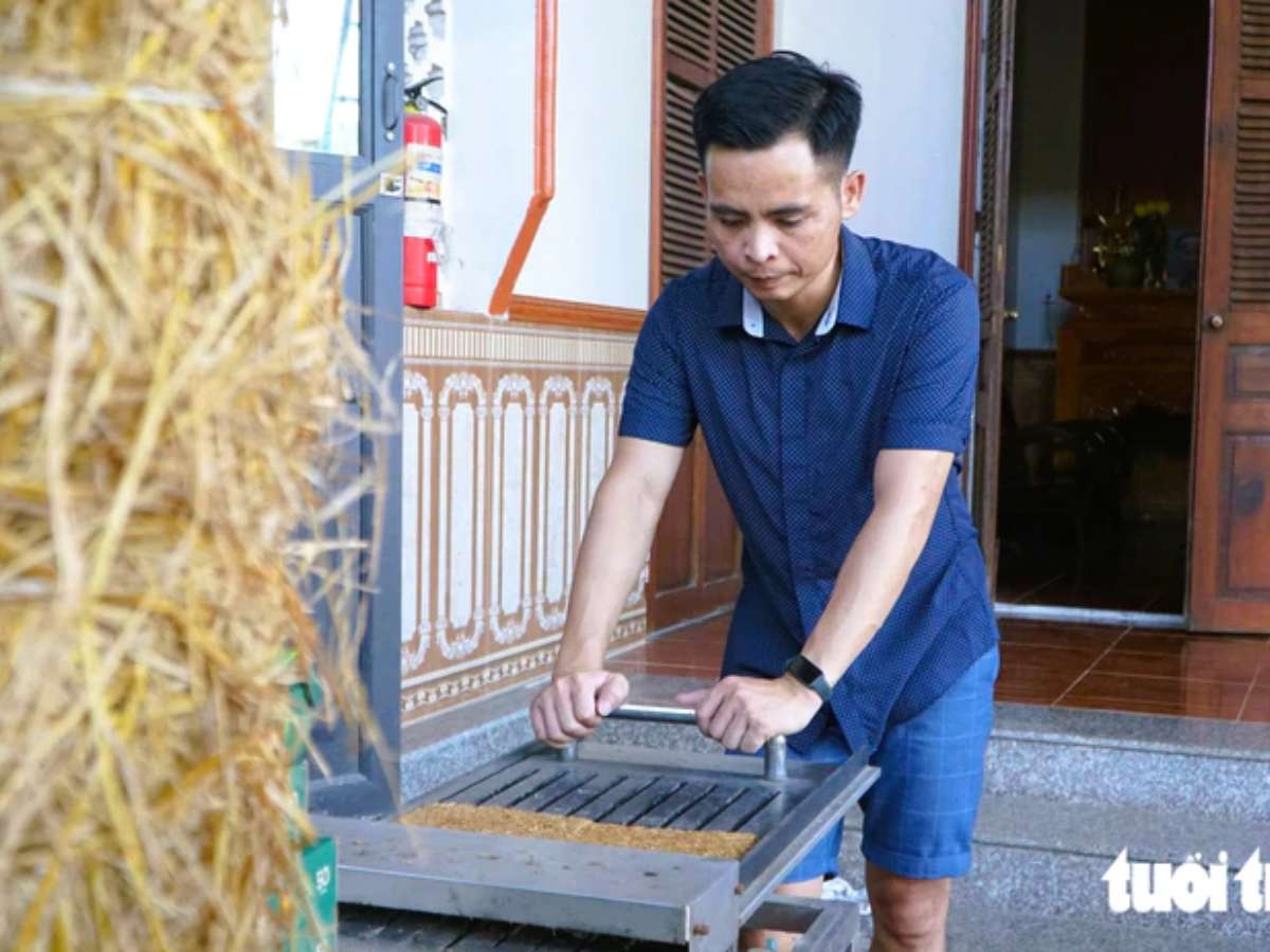 [tuoitre] Kỹ sư rời phố về quê, biến rơm rạ thành sản phẩm độc lạ bán sang Mỹ, Canada