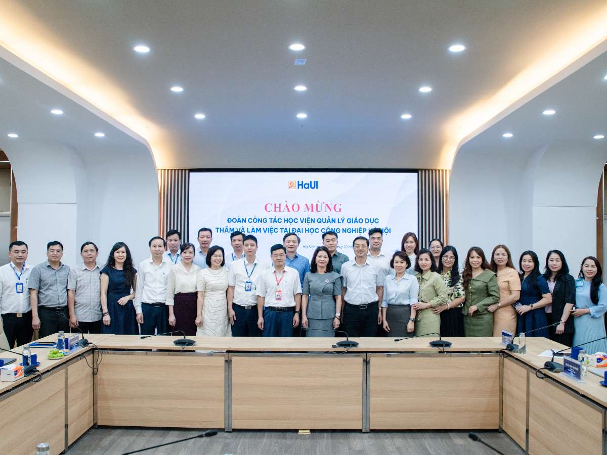 Đại học Công nghiệp Hà Nội chia sẻ mô hình đại học thông minh và kinh nghiệm chuyển đổi số với Học viện Quản lý Giáo dục