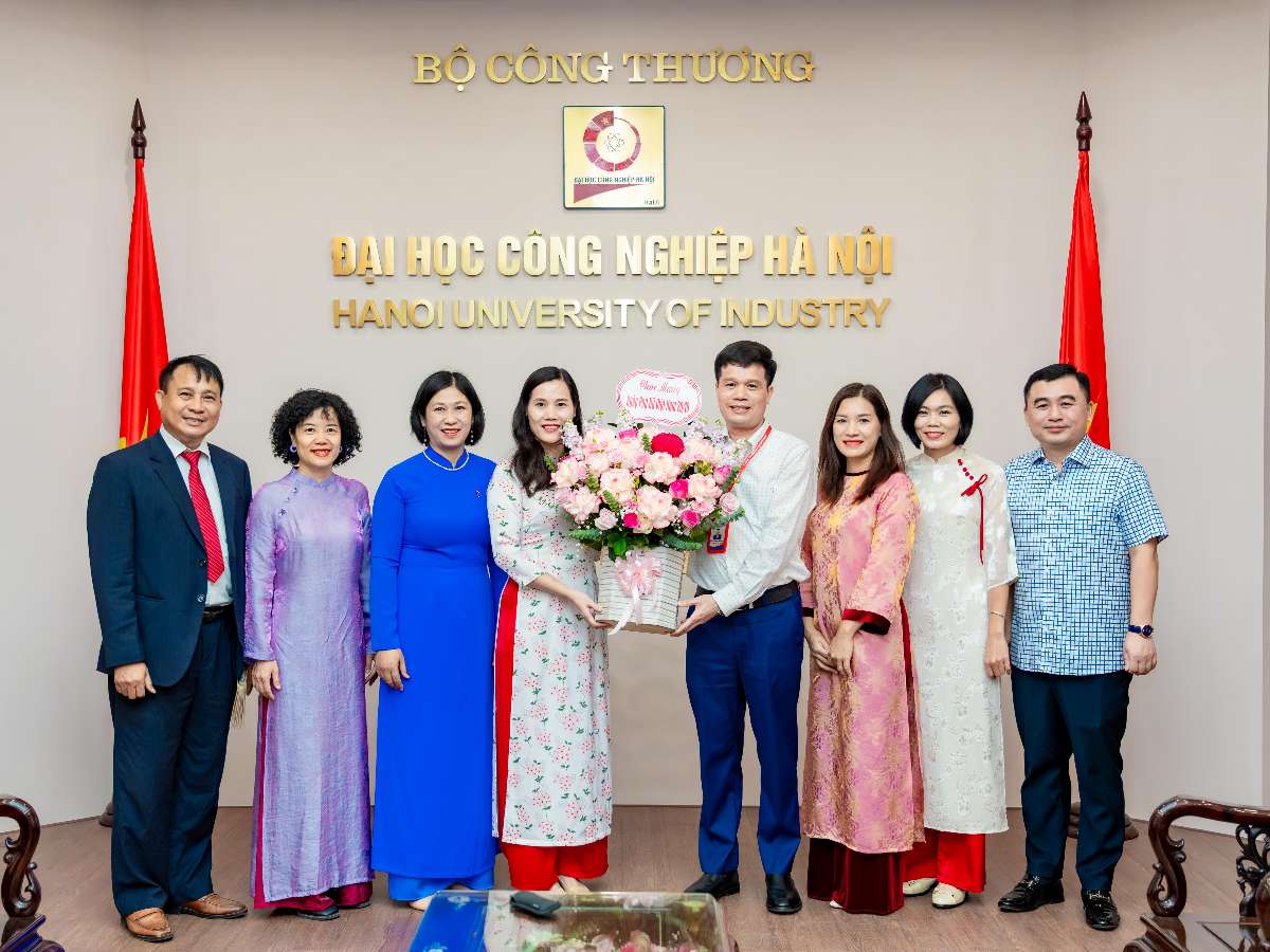 Chúc mừng nữ viên chức, người lao động, nữ sinh Đại học Công nghiệp Hà Nội nhân ngày 20/10