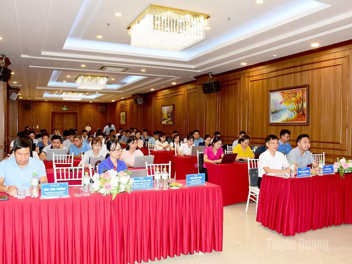 [baotuyenquang] Bồi dưỡng nâng cao năng lực số và an toàn dữ liệu công vụ