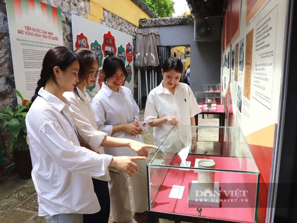[danviet] Triển lãm Tâm son, chí thép: Chân dung 9 người hùng của lực lượng Công an Nhân dân Việt Nam