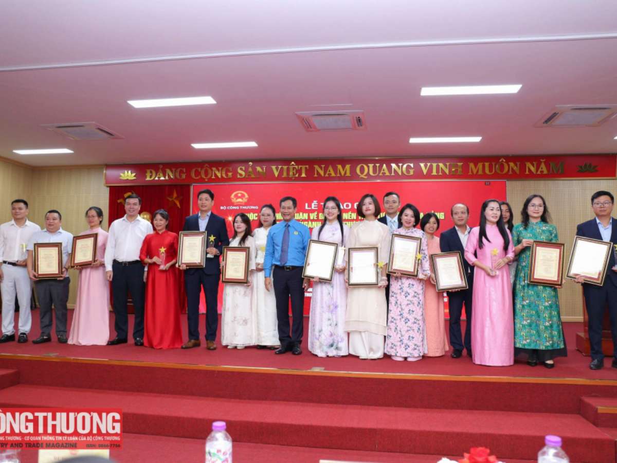 [tapchicongthuong] Vinh danh 28 tác phẩm đoạt giải tại Cuộc thi chính luận về bảo vệ nền tảng tư tưởng của Đảng trong ngành Công Thương năm 2026