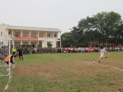 Chung kết và bế mạc giải Bóng đá, bóng bàn, cầu lông năm 2011