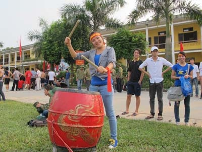 Chung kết và bế mạc giải Bóng đá, bóng bàn, cầu lông năm 2011