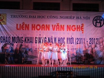 Liên hoan văn nghệ chào mừng khai giảng năm học 2011 - 2012