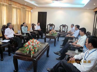 Hội Tin học Việt Nam thăm và làm việc với trường