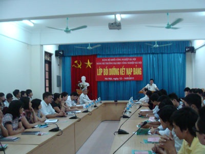 Tổ chức lớp bồi dưỡng kết nạp Đảng năm 2011