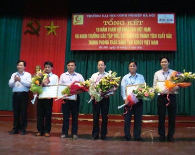 Tổng kết 10 năm tham dự Robocon Việt Nam và khen thưởng các tập thể, cá nhân có thành tích xuất sắc trong phong trào sáng tạo Robot Việt Nam