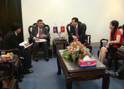 Đại sứ đặc mệnh toàn quyền Vương quốc Campuchia đến thăm trường Đại học Công nghiệp Hà Nội