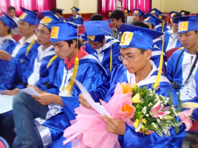 Lễ bế giảng và trao bằng tốt nghiệp Đại học chính quy khóa 1