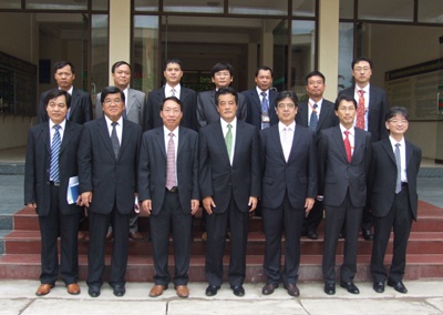 Bộ trưởng Bộ ngoại giao Nhật Bản đến thăm trường Đại học Công nghiệp Hà Nội.