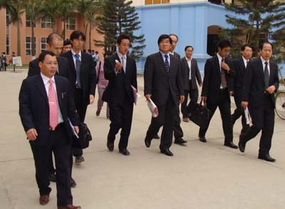 Đại sứ đặc mệnh toàn quyền Nhật Bản tại Việt Nam đến thăm trường