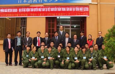 Đại sứ đặc mệnh toàn quyền Nhật Bản tại Việt Nam đến thăm trường