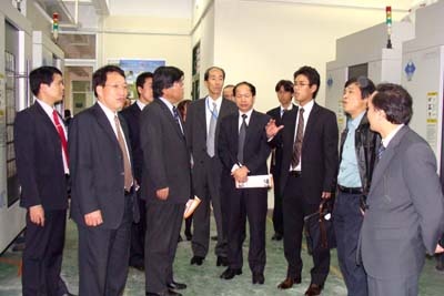 Đại sứ đặc mệnh toàn quyền Nhật Bản tại Việt Nam đến thăm trường