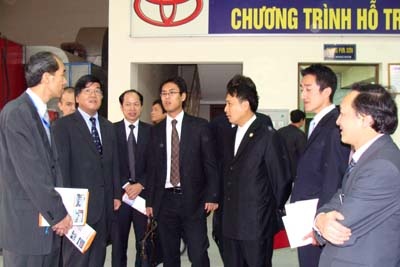 Đại sứ đặc mệnh toàn quyền Nhật Bản tại Việt Nam đến thăm trường