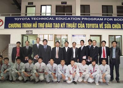 Đại sứ đặc mệnh toàn quyền Nhật Bản tại Việt Nam đến thăm trường