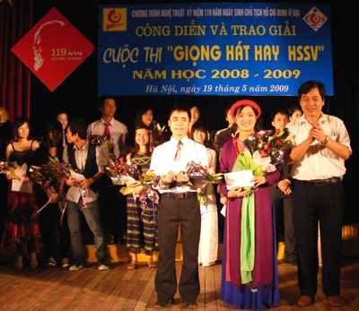 Công diễn và trao giải cuộc thi “Giọng hát hay HSSV” năm học 2008-2009