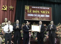 Trường Đại học Công nghiệp Hà Nội nhận chứng chỉ ISO 9001:2000