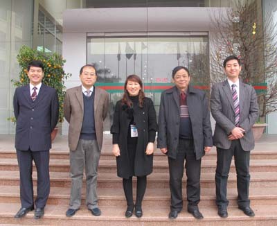 Phó Viện trưởng Viện Giáo dục quốc tế thuộc trường Đại học Vũ Hán (Trung Quốc) đến thăm và làm việc với trường