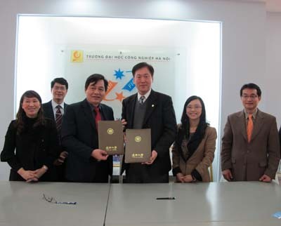 Hiệu trưởng trường Đại học Phùng Giáp (Đài Loan) đến thăm và làm việc với trường