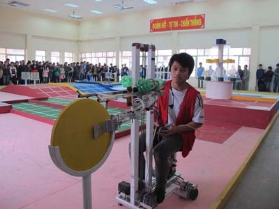 Tổ chức thi đấu Robot cấp Trường năm 2012