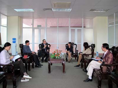 Phó Hiệu trưởng trường Đại học JUNGWON (Hàn Quốc) đến thăm và làm việc với trường