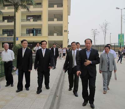 Đoàn cán bộ, giảng viên trường Trường Đại học Tiền Giang đến thăm trường