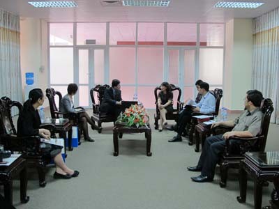 Phó Viện trưởng Học viện quốc tế - Đại học Công nghiệp Bắc Kinh (Trung Quốc) đến thăm và làm việc với trường