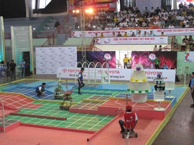 7 đội Robocon của trường ĐH Công nghiệp Hà Nội giành quyền thi đấu chung kết Robocon toàn quốc năm 2012
