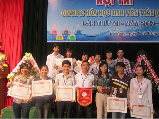 Khoa Công nghệ Hóa, trường Đại học Công nghiệp Hà Nội đạt thành tích cao trong Hội thi Oympic Hóa học sinh viên toàn quốc lần thứ VII- 2012.