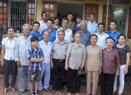 Tuổi trẻ trường Đại học Công nghiệp Hà Nội kết nghĩa với gia đình cán bộ chiến sĩ đang làm nhiệm vụ tại Trường Sa